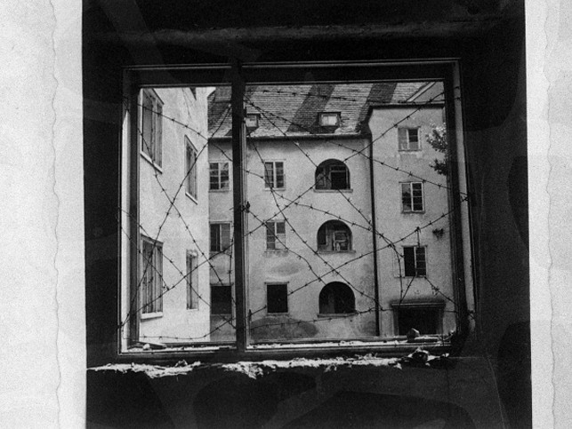 Eisenstadt, Innenhof eines kriegsbeschdigten Wohnhauses